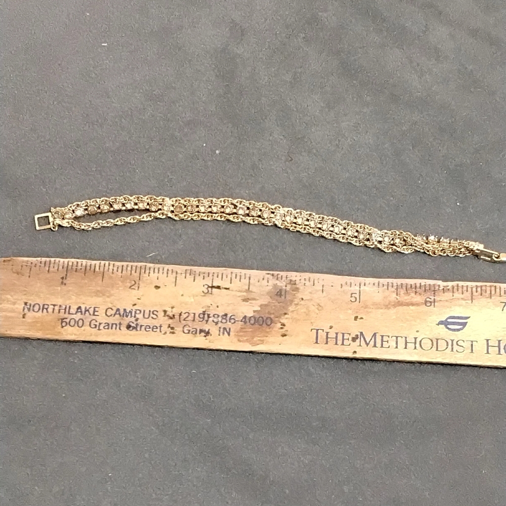 Elegant Gold Chain Bracelet